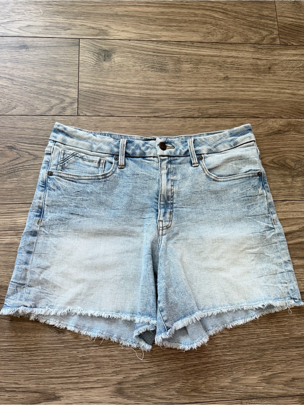 Buckle black shorts